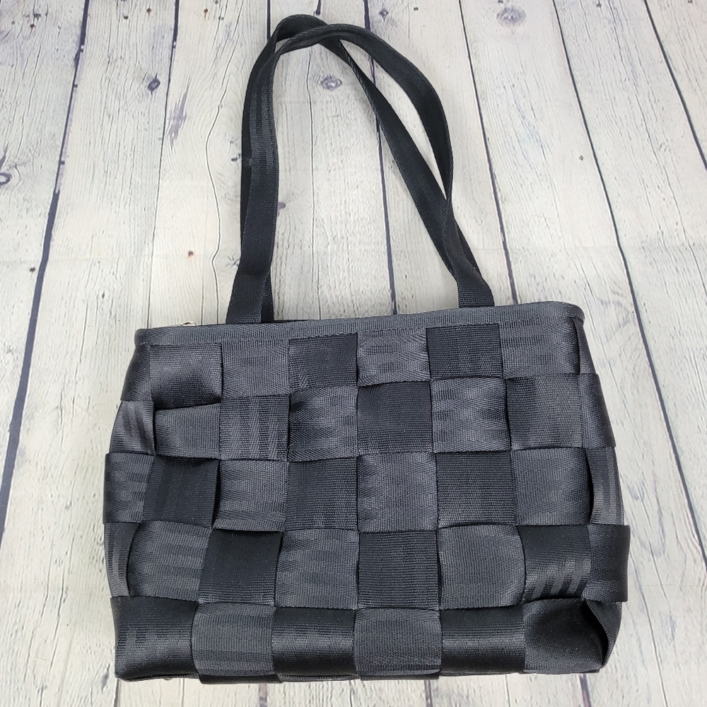 THE ORIGINAL SEATBELT BAG | lined woven seatbelt zip close shoulder bag